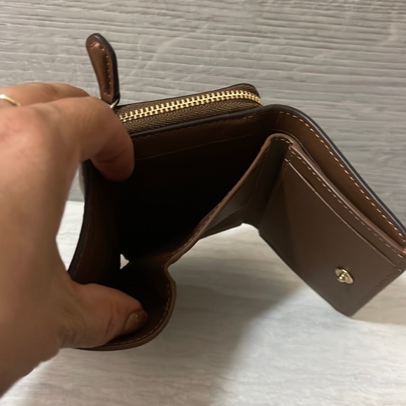 NWT Coach Small Trifold Wallet In Signature Canvas - Picture 4 of 6